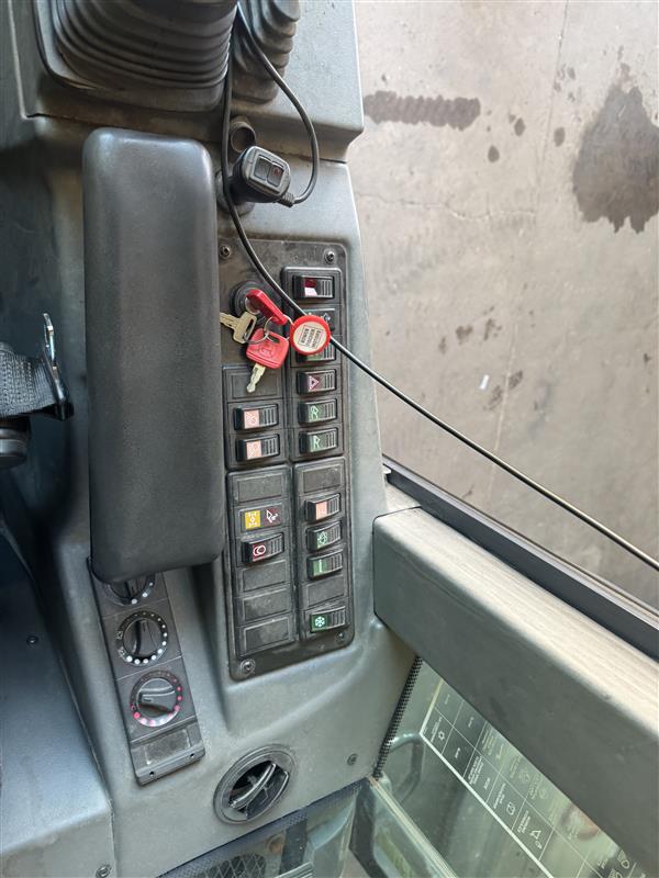2012 John Deere 244J Image 2