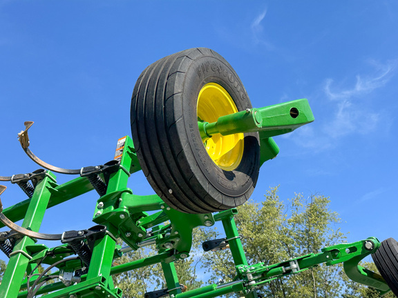 2025 John-Deere 2230FH