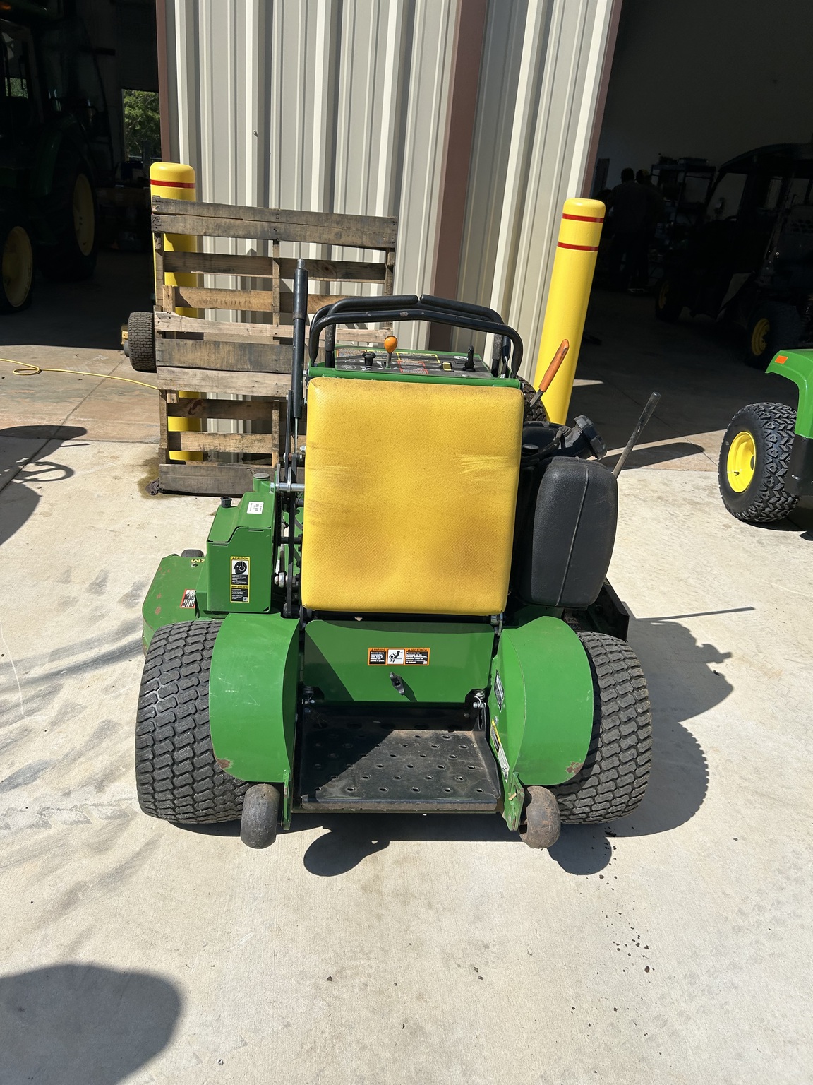 John Deere 652M Image 2
