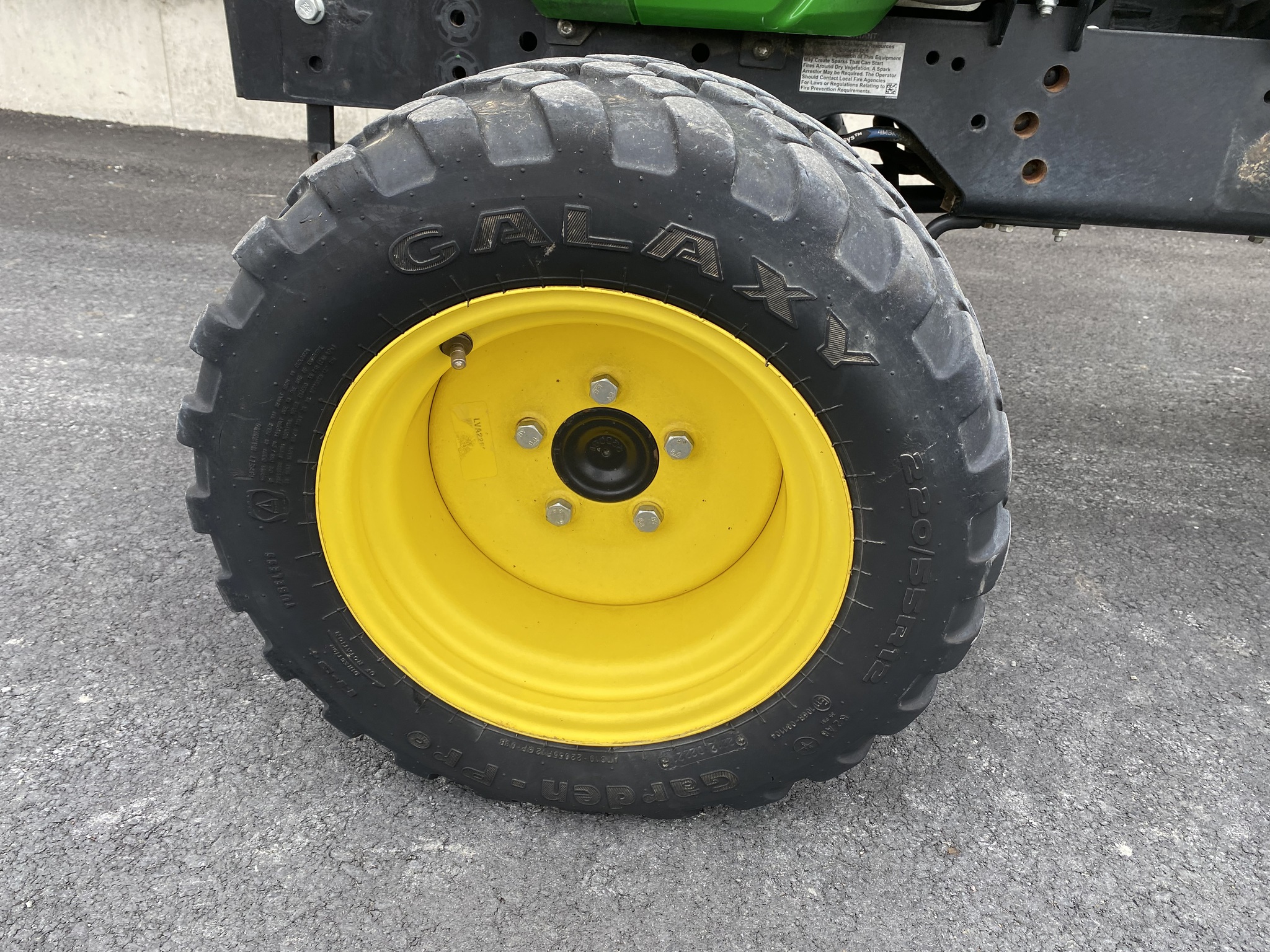 2021 John Deere 2025R Image 5