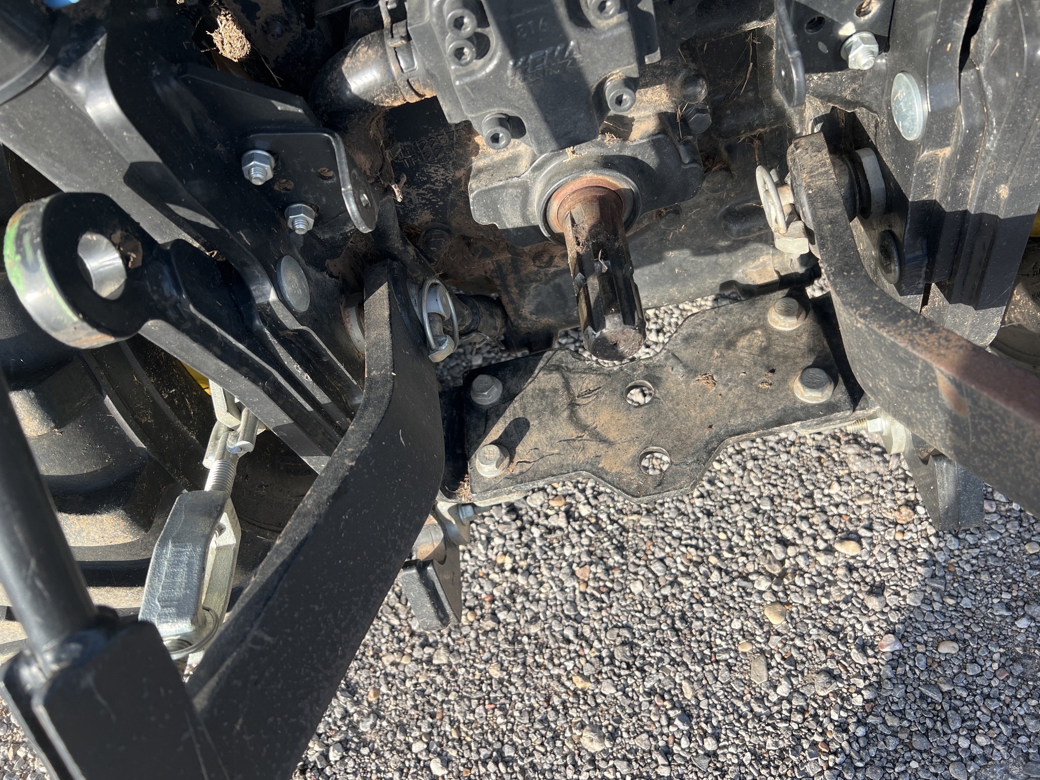 2022 John Deere 1025R Image 12