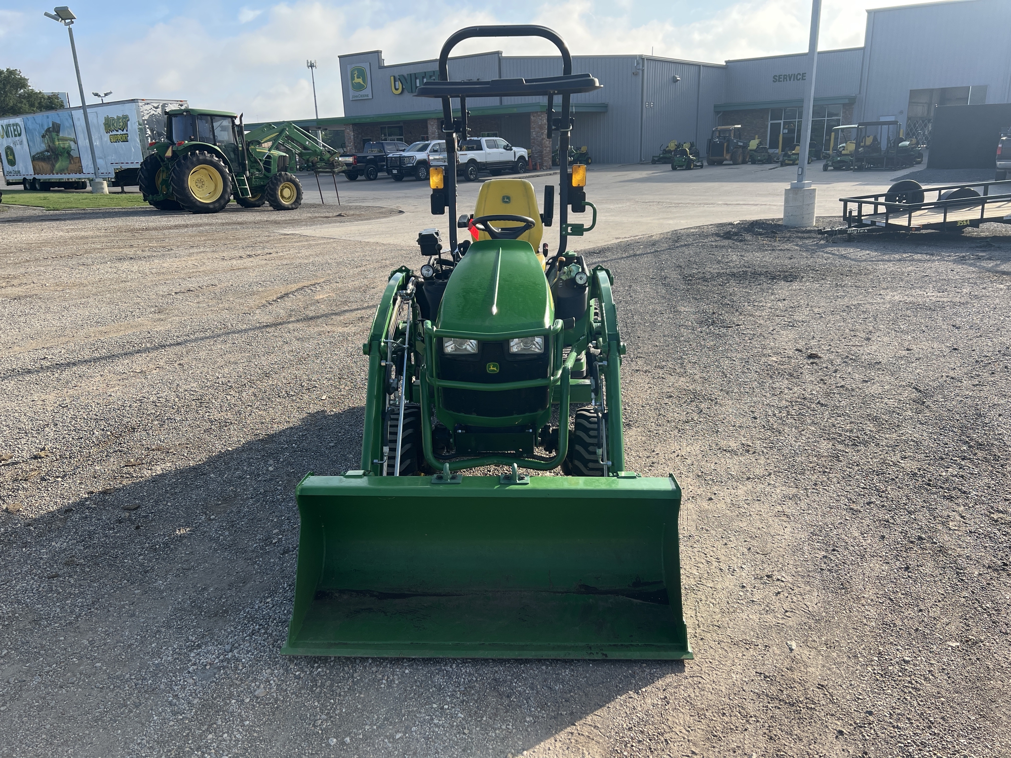 2022 John Deere 1025R Image 4