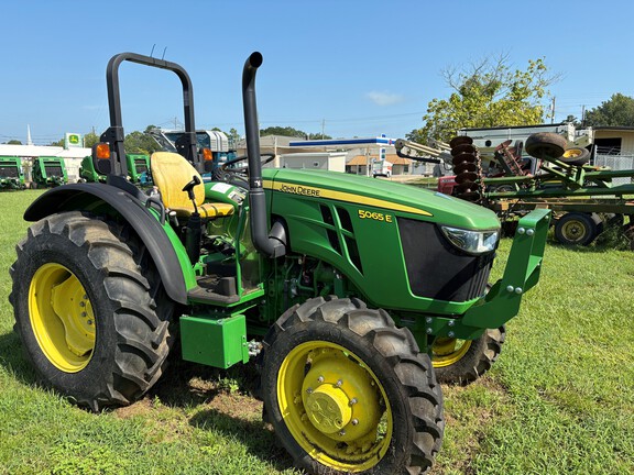 2021 John Deere 5065E Photo 3