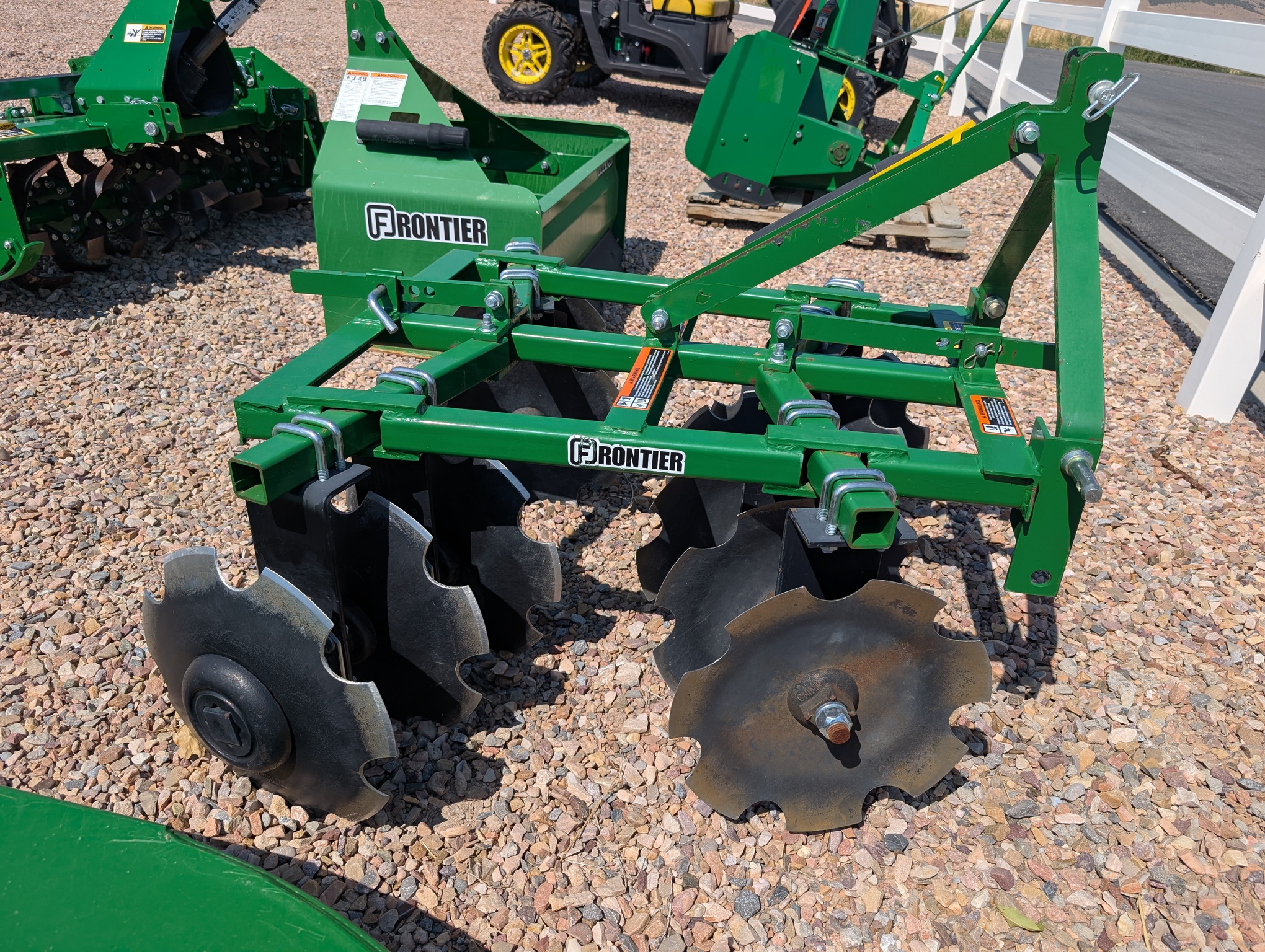 2018 Frontier DH1048 Image 3