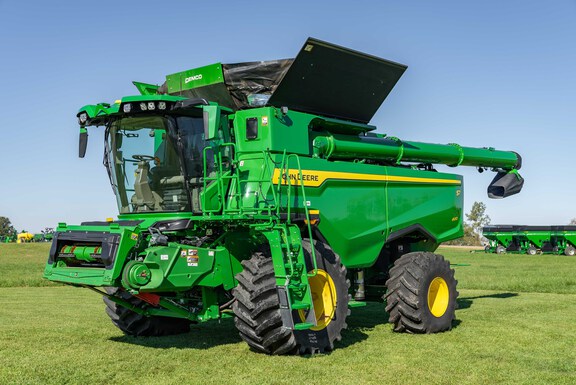 John Deere S7 600