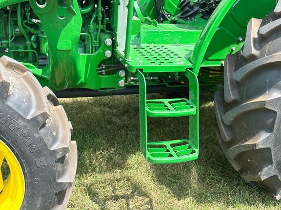 2023 John-Deere 5075E