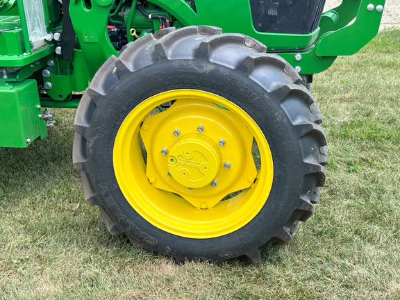 2023 John-Deere 5075E