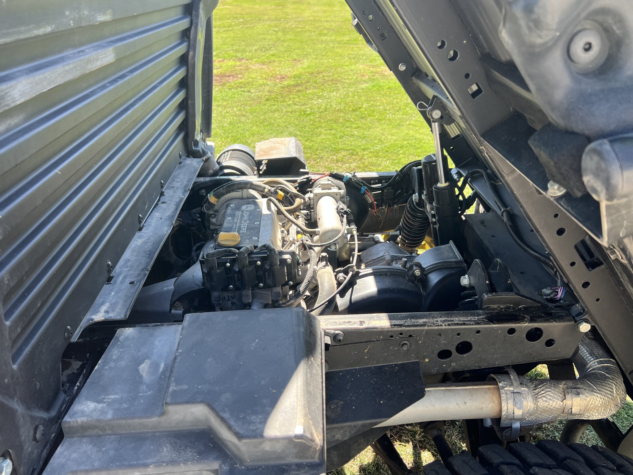  2024 John Deere XUV 835R at Heritage Tractor in Rogersville, MO