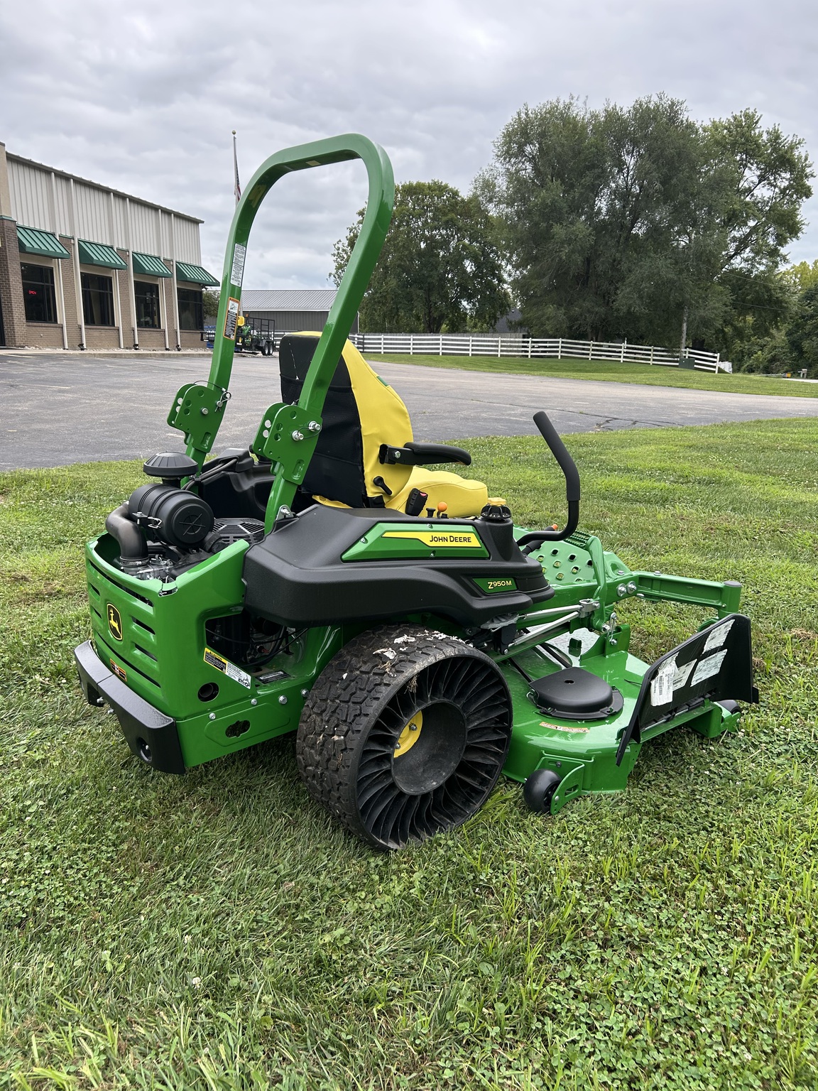 2025 John Deere Z950M Image 3