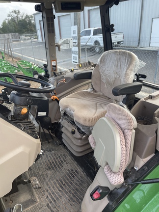 2022 John Deere 6120E Photo 4