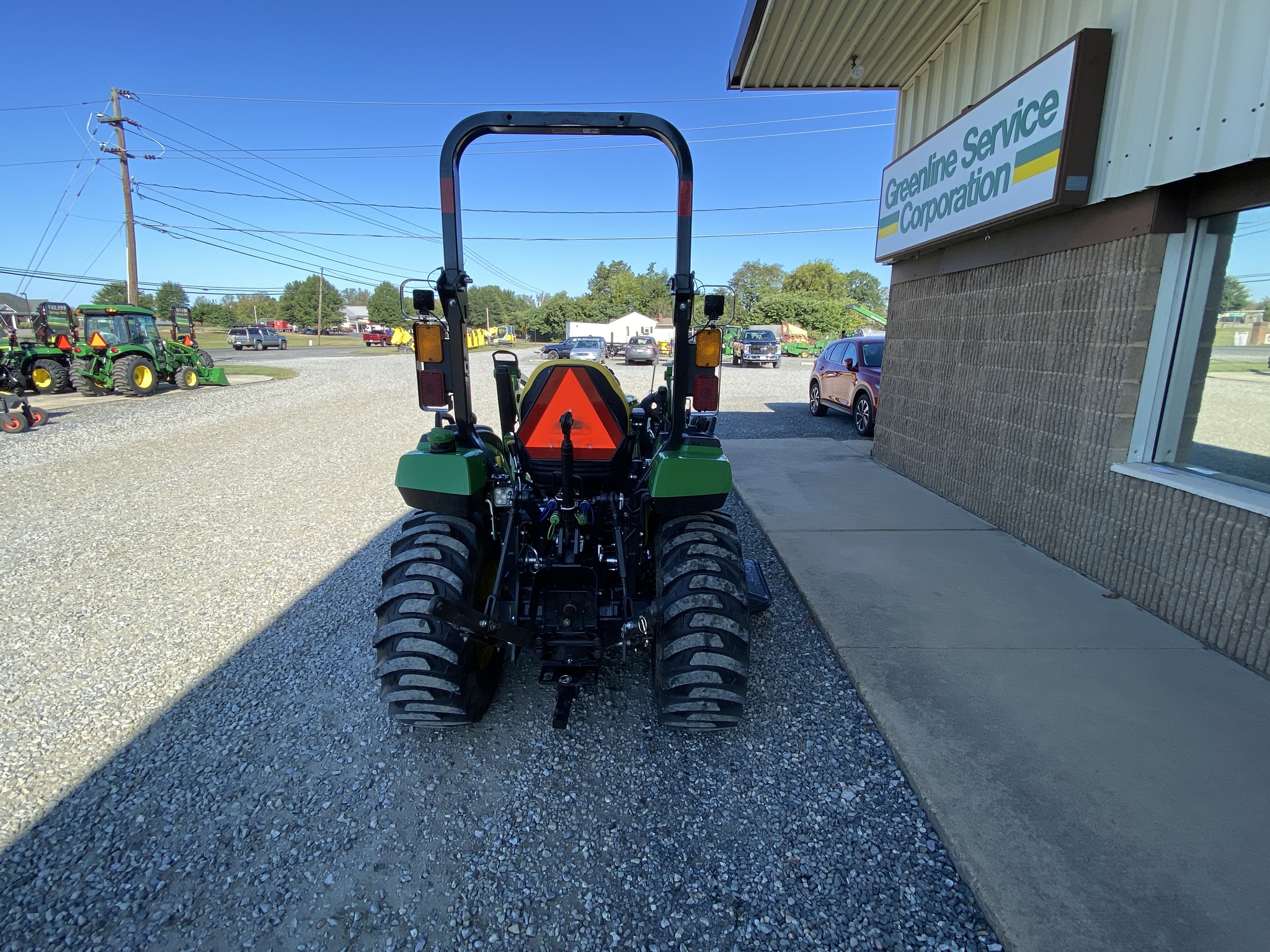 2020 John Deere 2032R Image 4