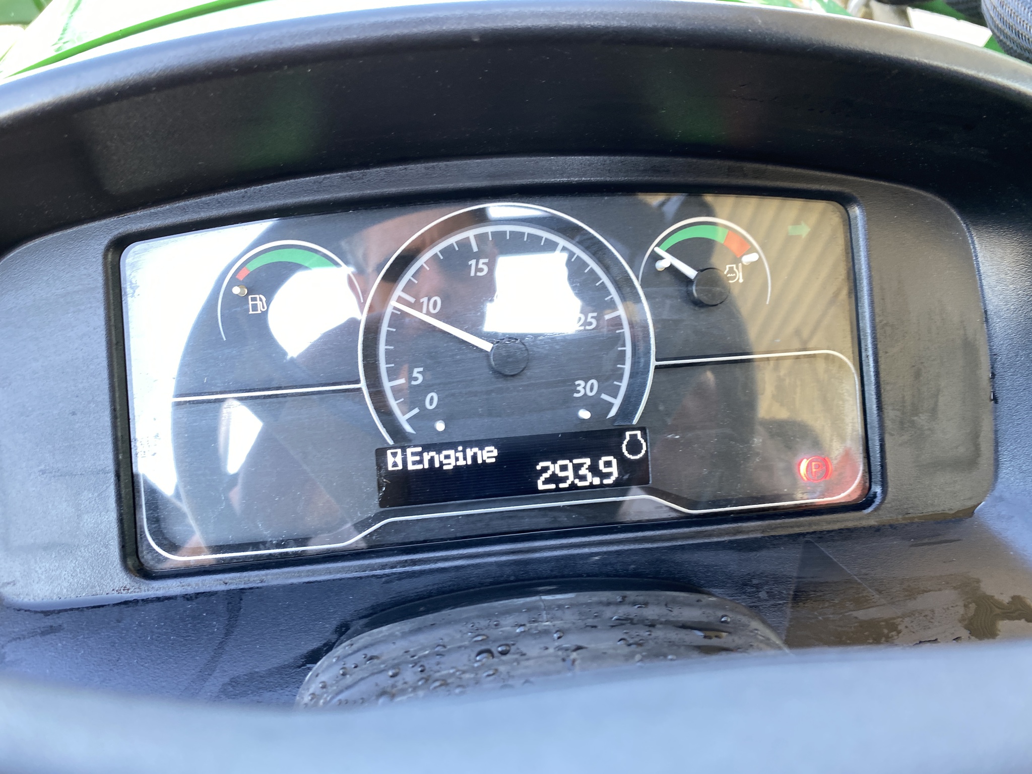 2020 John Deere 2032R Image 6