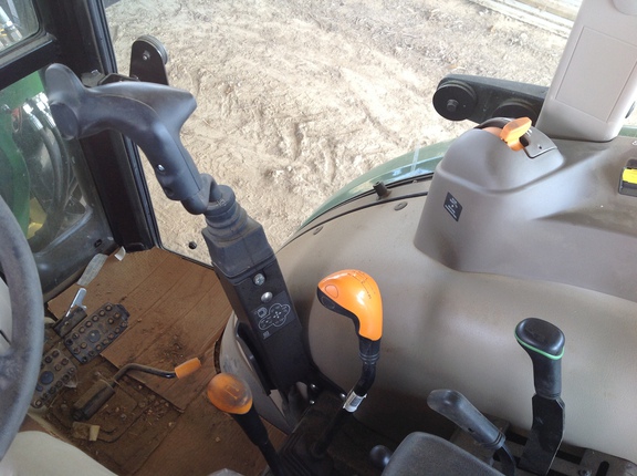 Photo of 2023 John Deere 5060E