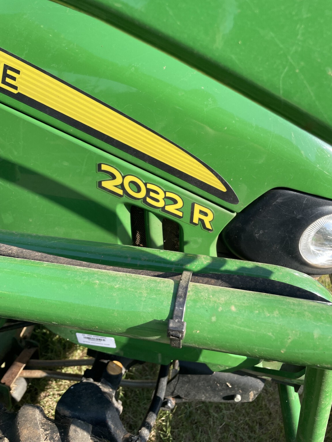 John Deere 2032R Image 3