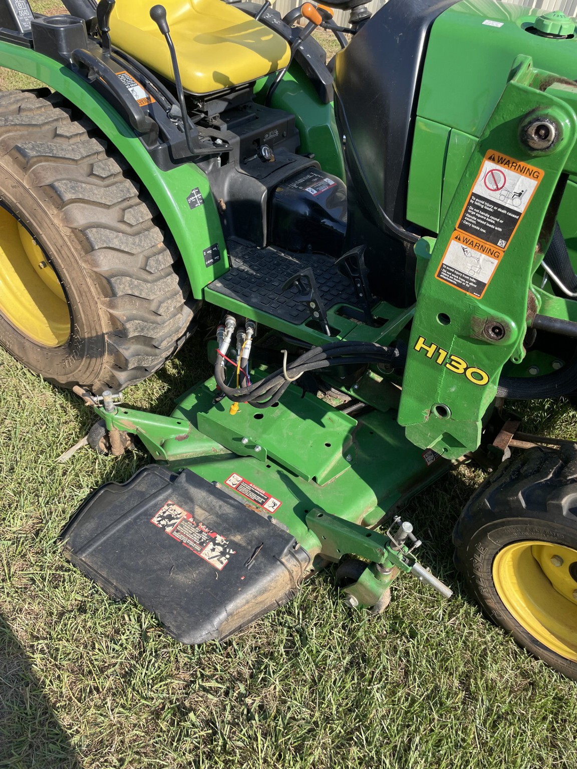 John Deere 2032R Image 4