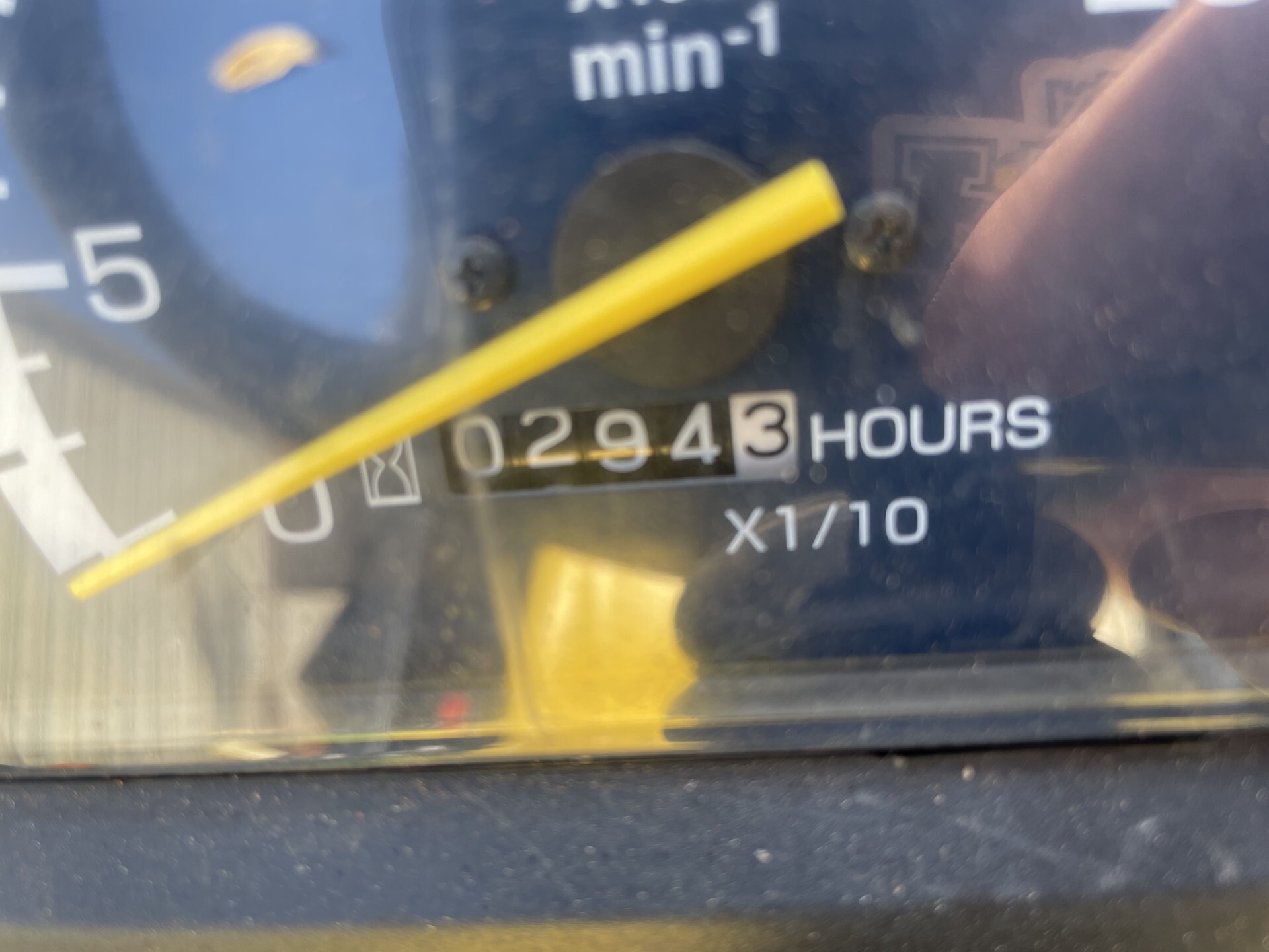 John Deere 2032R Image 2