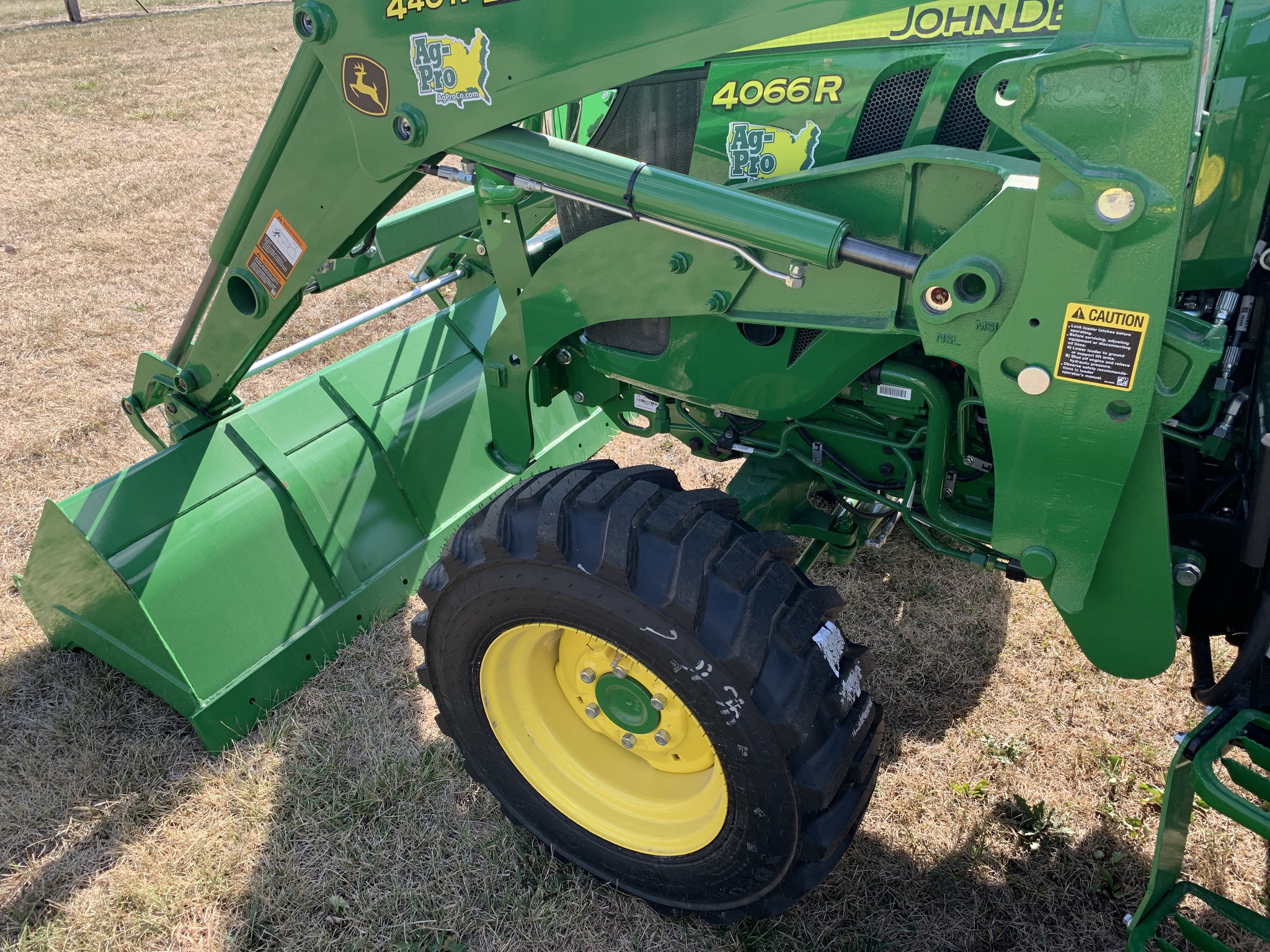 2025 John Deere 4066R Image 9