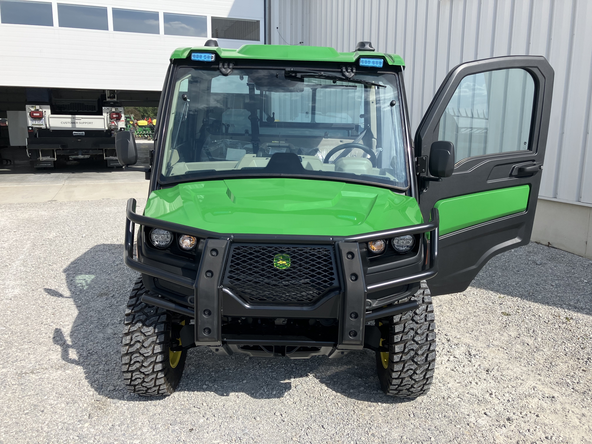 2025 John Deere XUV 845R SIGNATURE ED Image 1