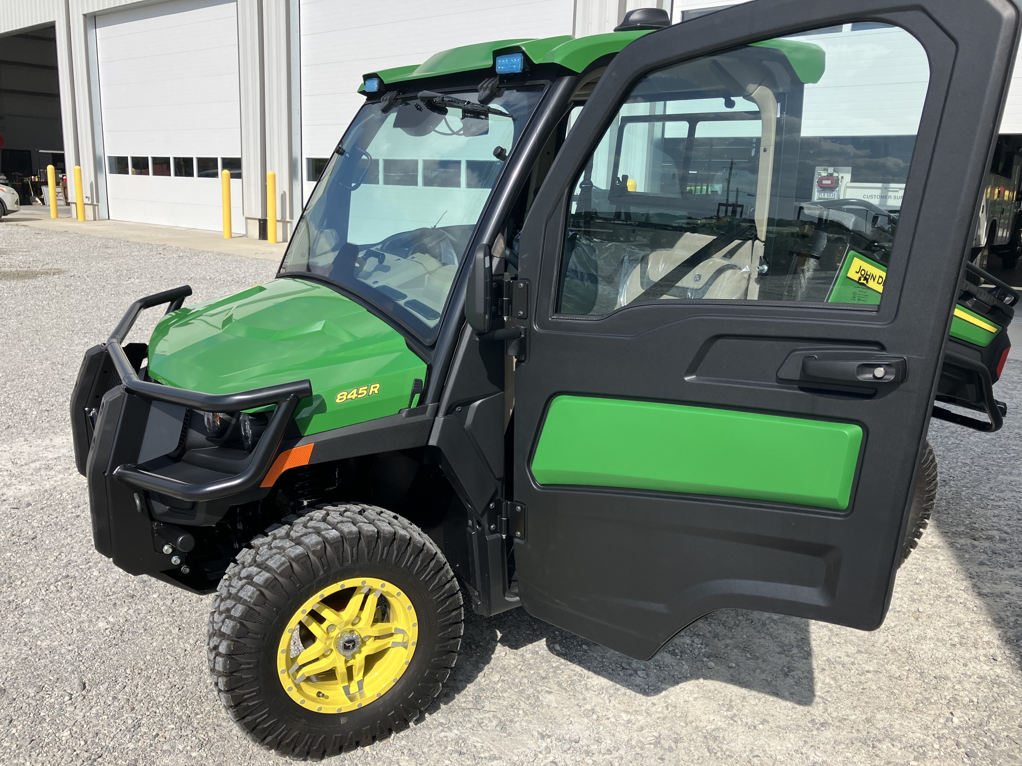 2025 John Deere XUV 845R SIGNATURE ED Image 3