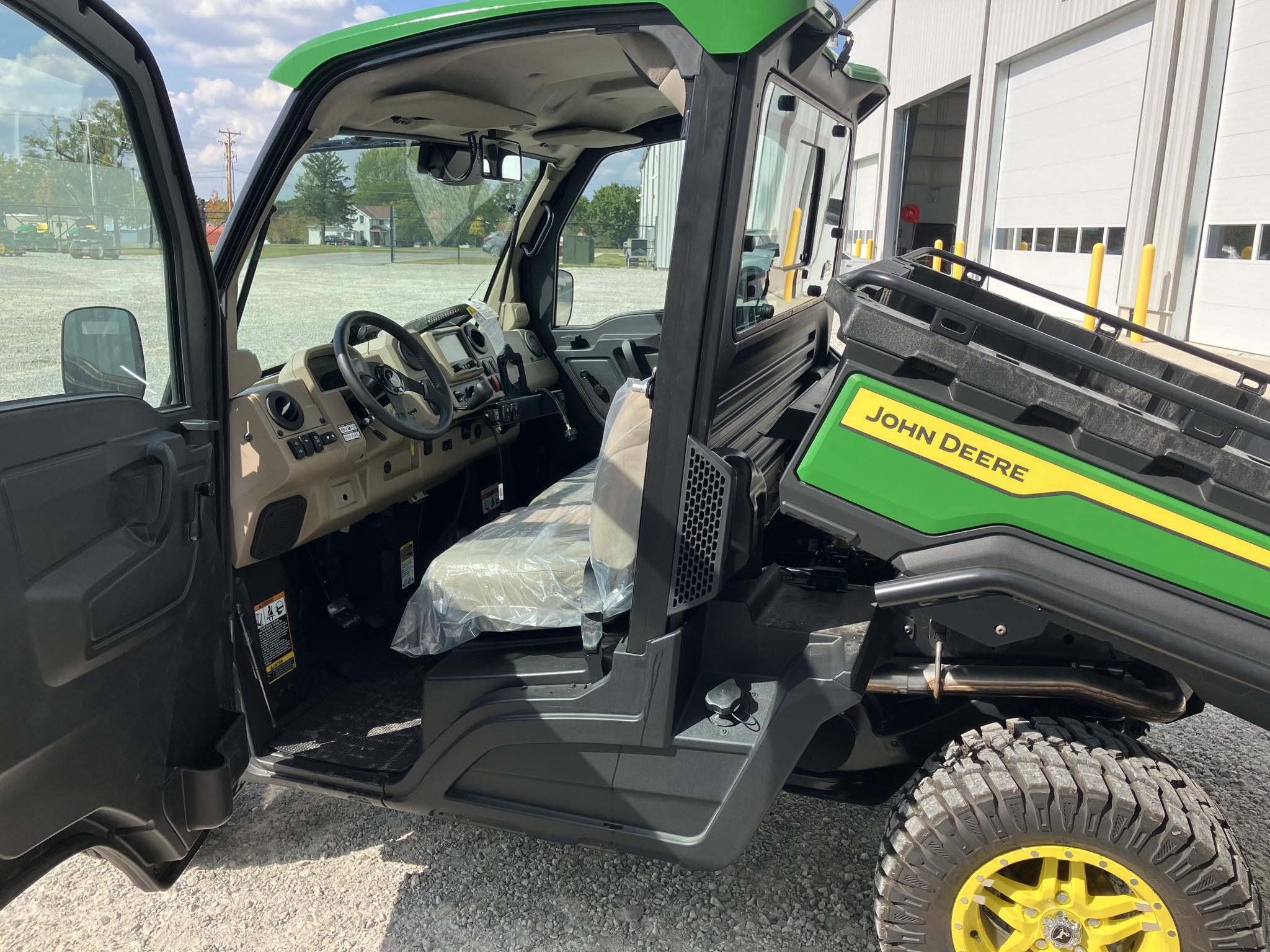 2025 John Deere XUV 845R SIGNATURE ED Image 5