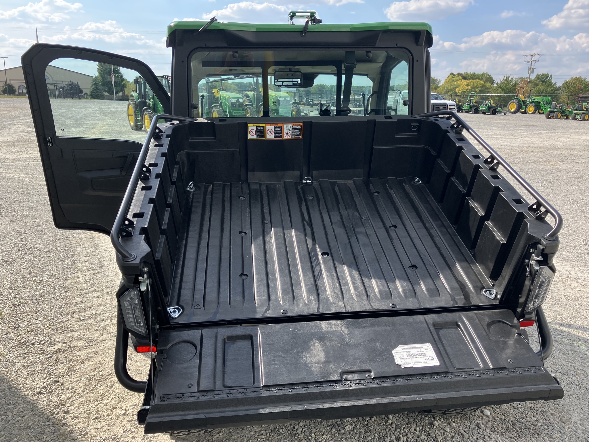 2025 John Deere XUV 845R SIGNATURE ED Image 6