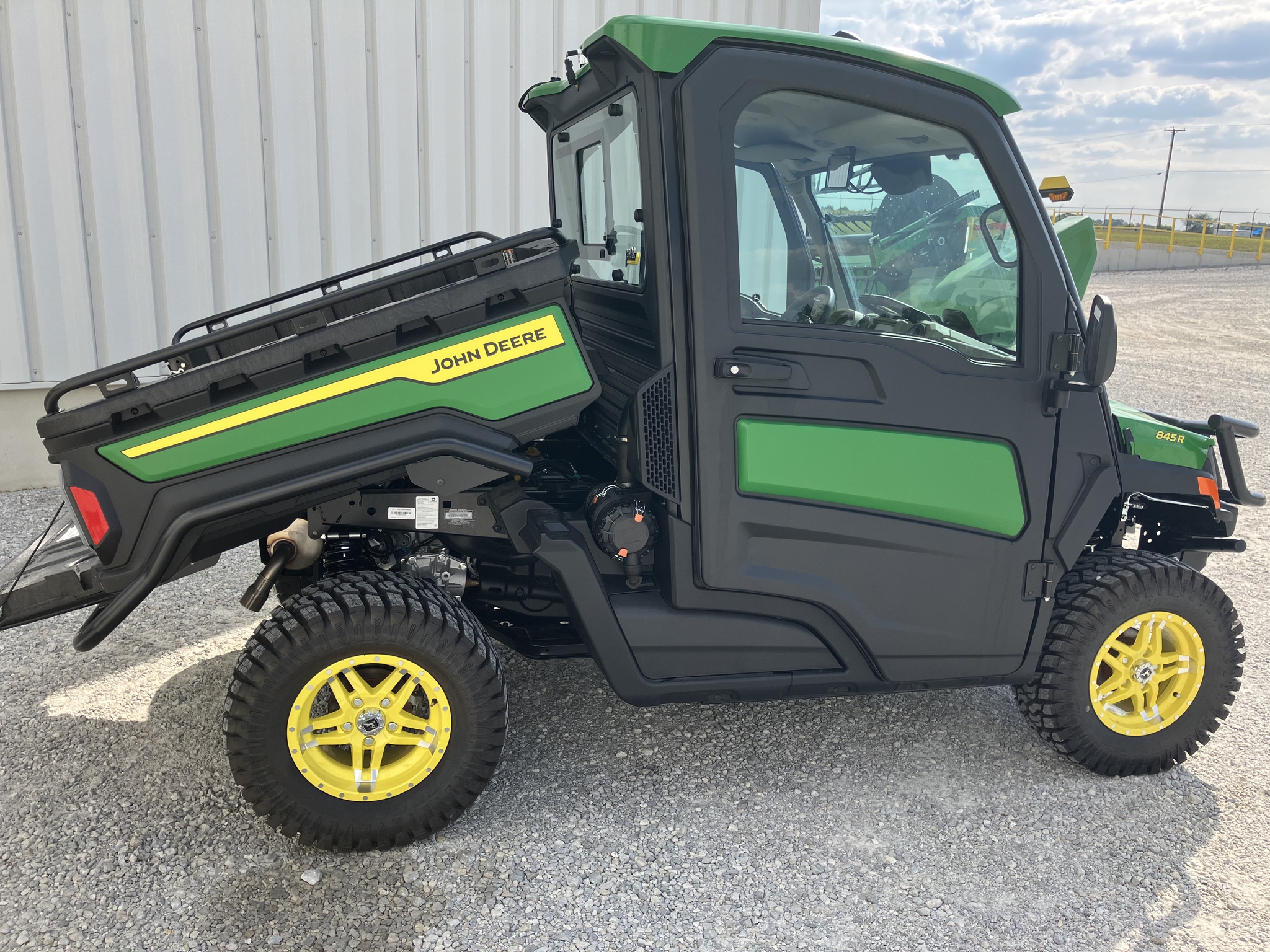 2025 John Deere XUV 845R SIGNATURE ED Image 4