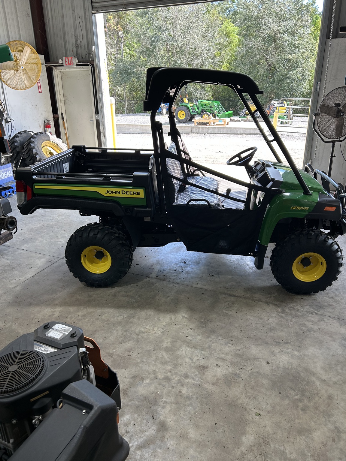 2025 John Deere HPX 815E Image 4