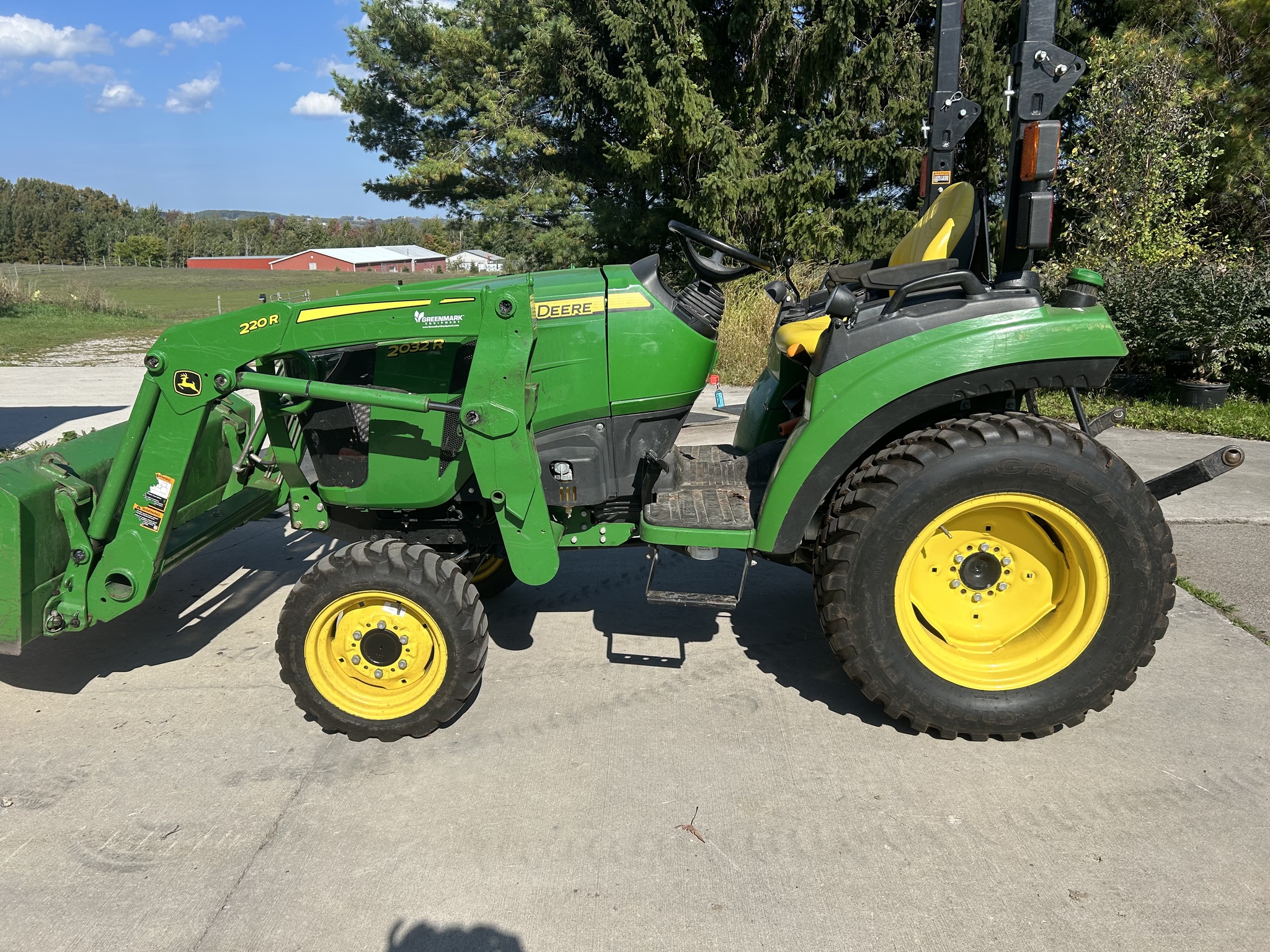 2018 John Deere 2032R Image 3