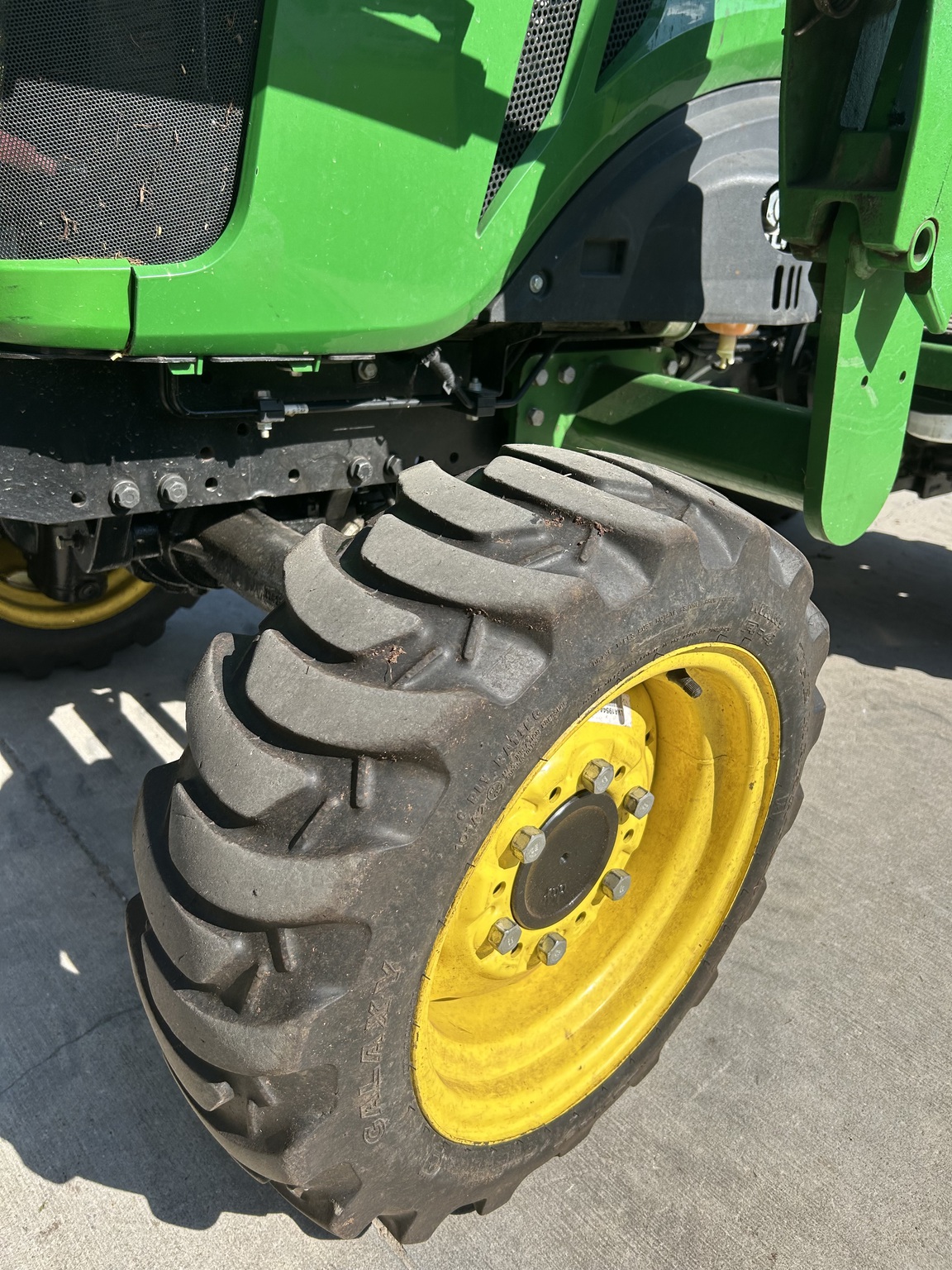 2018 John Deere 2032R Image 5