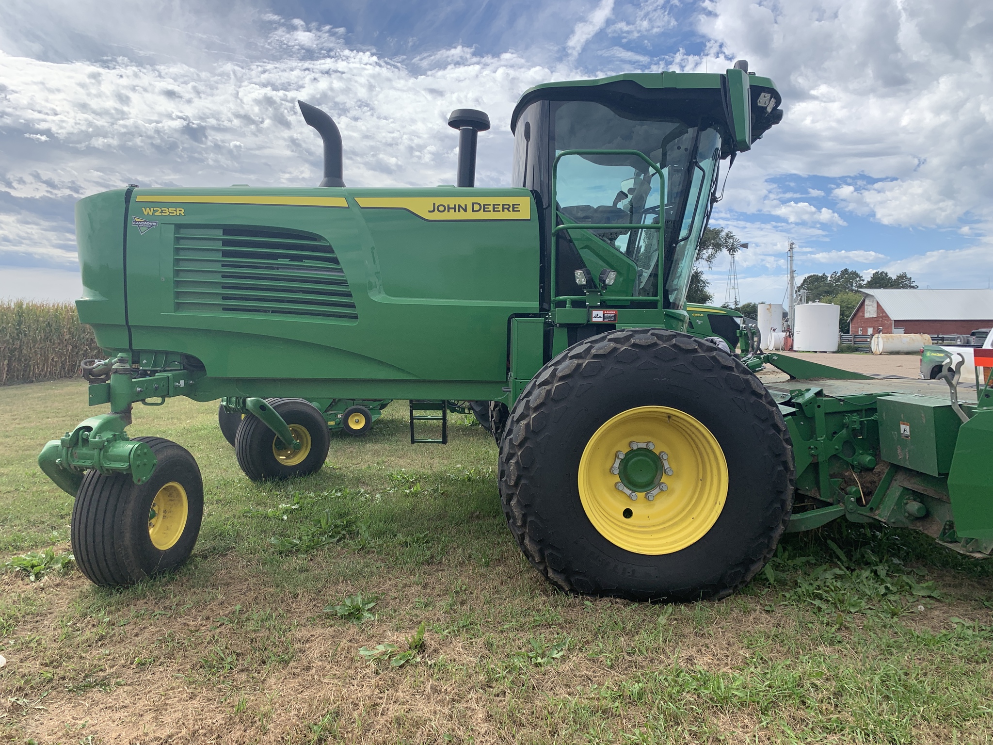 2024 John Deere W235R Image 3