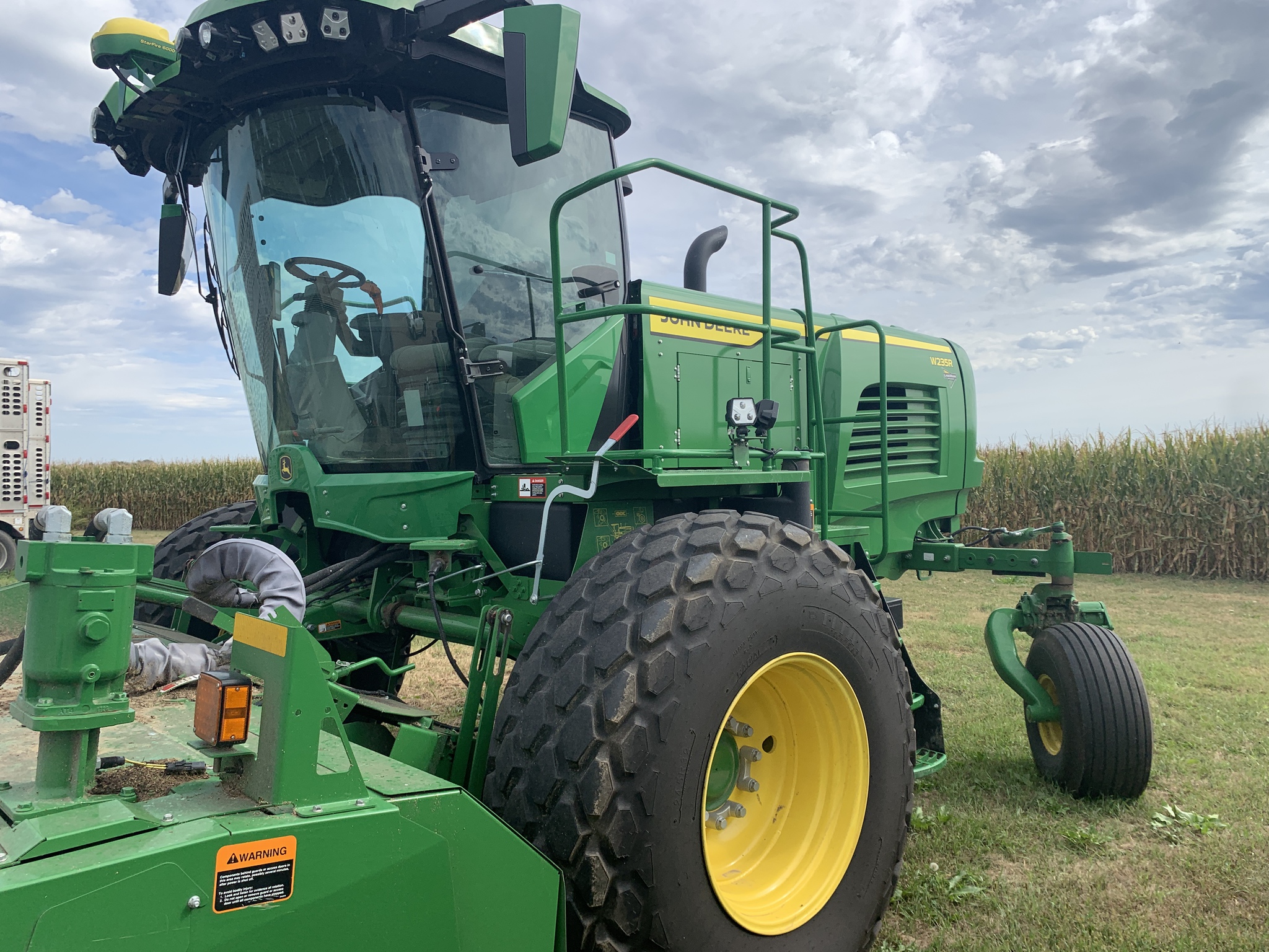2024 John Deere W235R Image 2