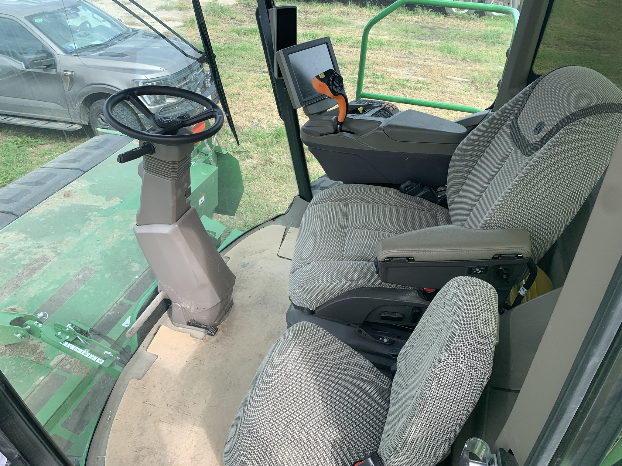 2024 John Deere W235R Image 6