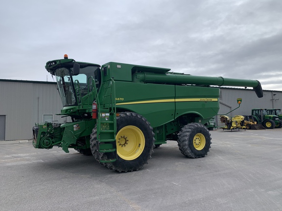 2014 John Deere S670 thumbnail 3
