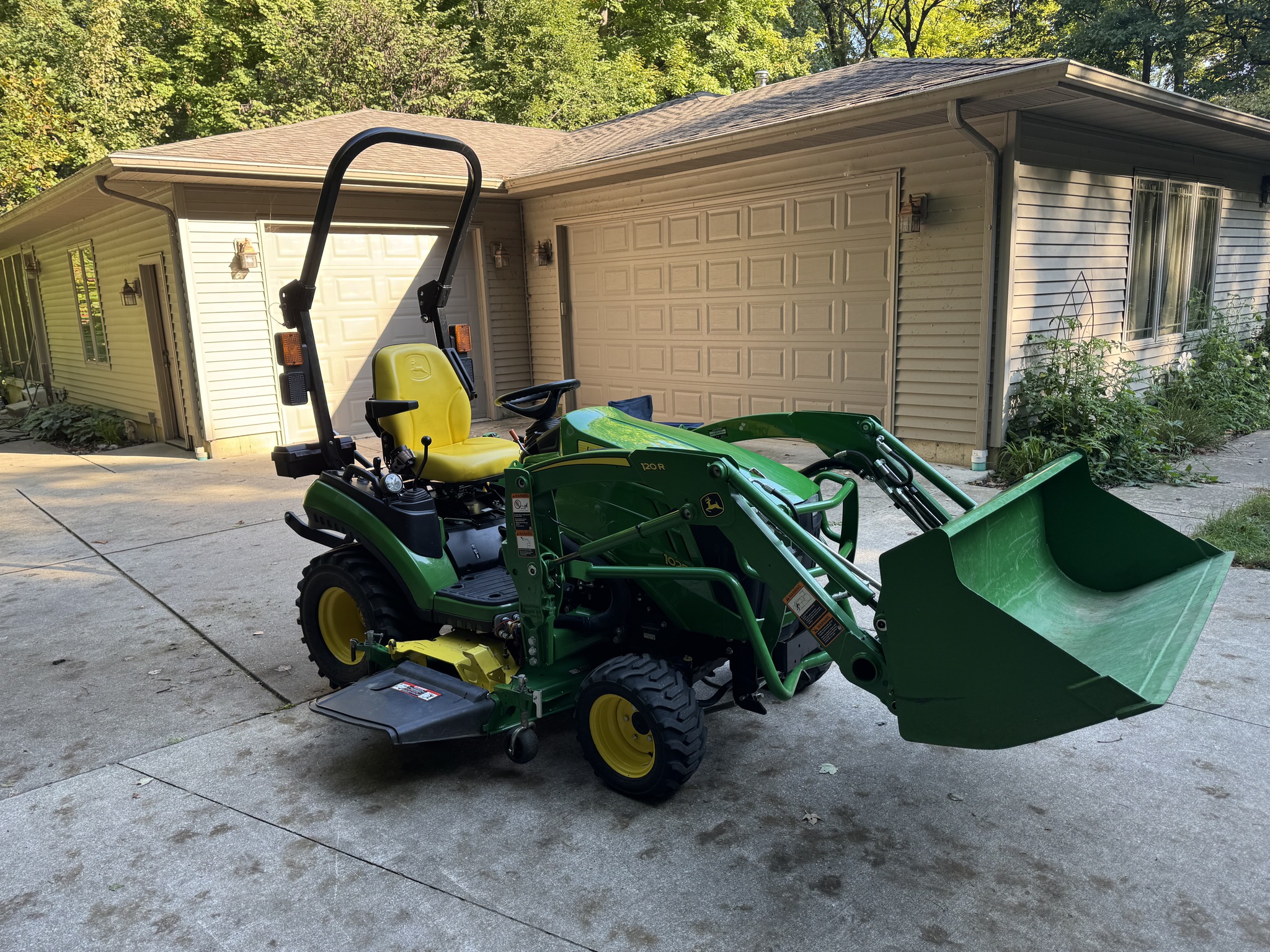 2019 John Deere 1025R Image 7