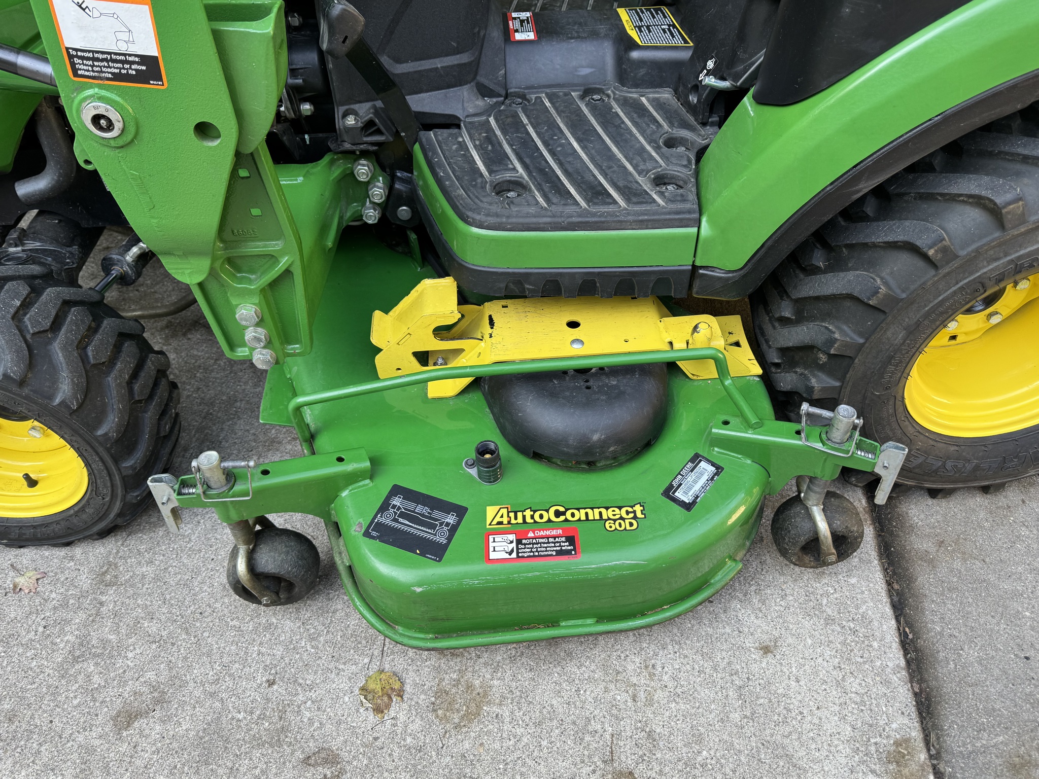 2019 John Deere 1025R Image 10