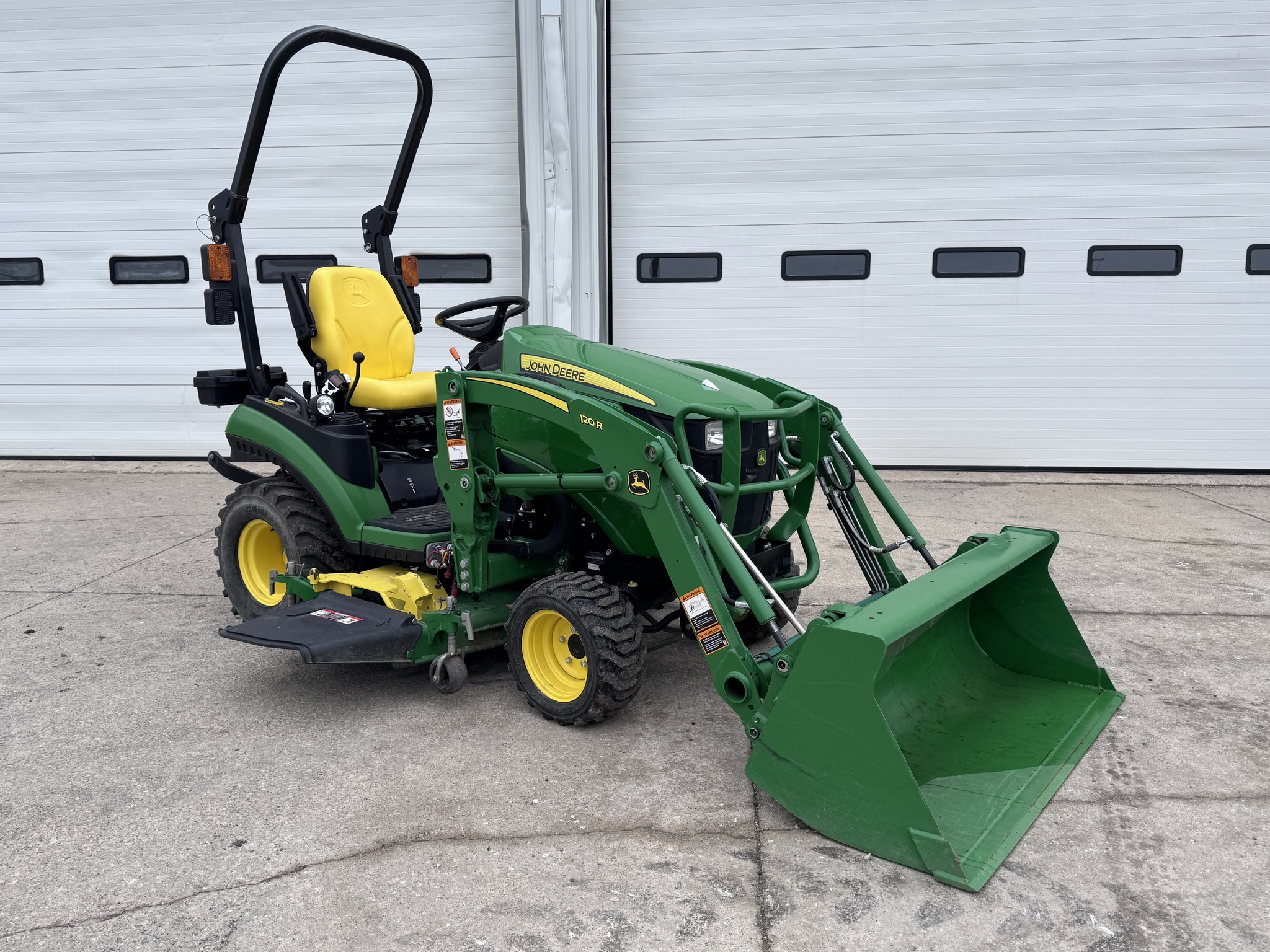 2019 John Deere 1025R Image 1