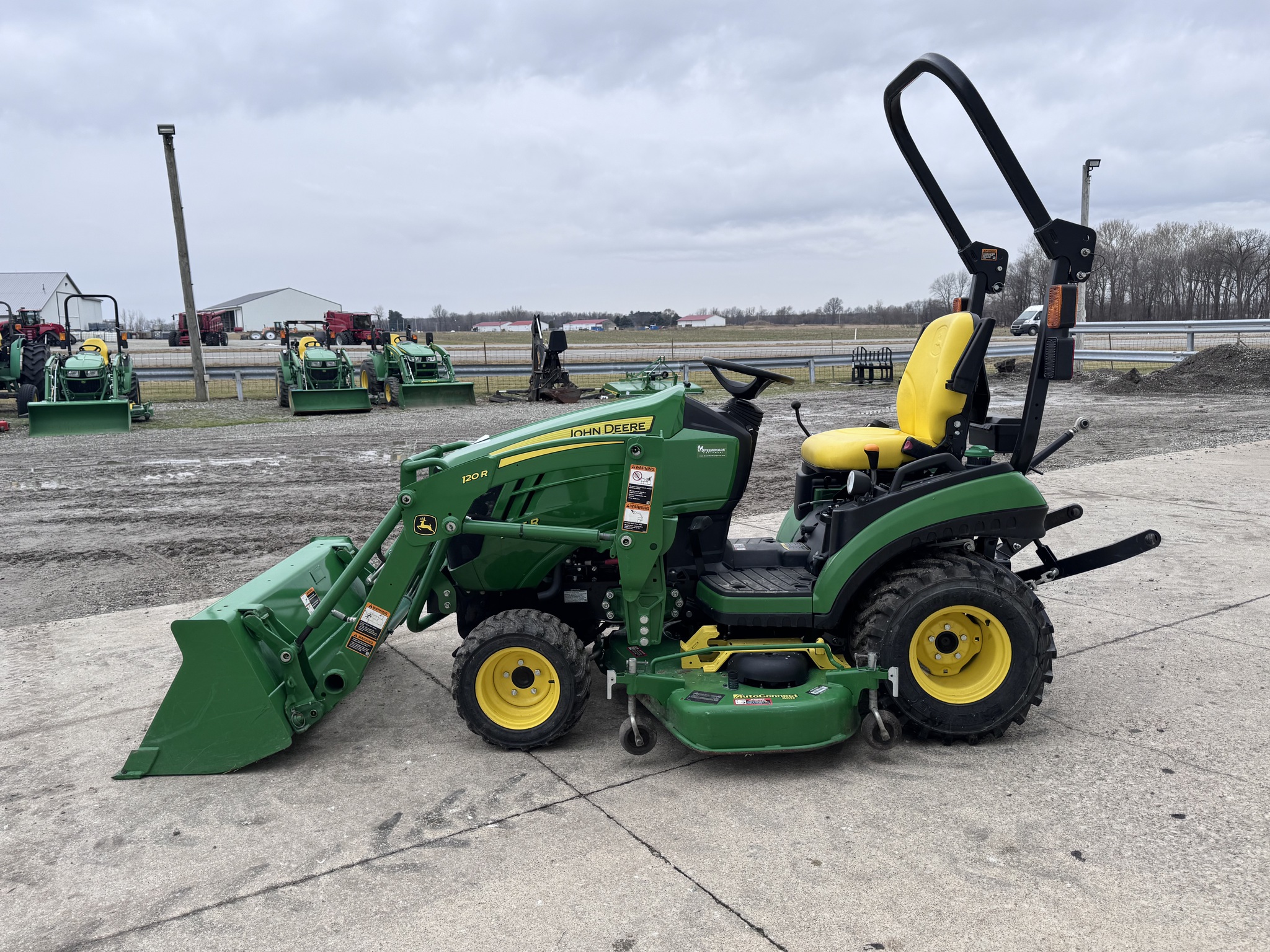 2019 John Deere 1025R Image 4