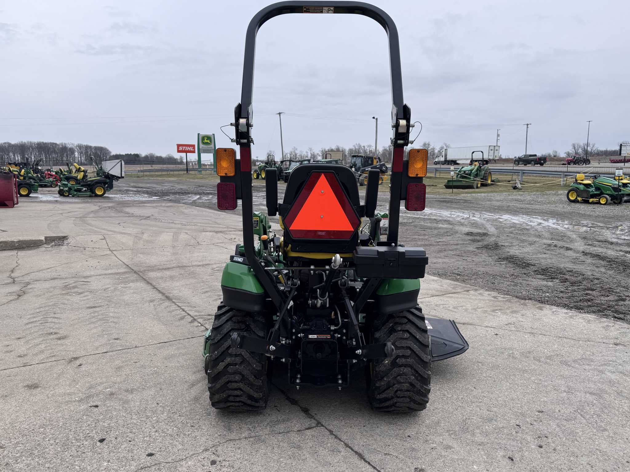 2019 John Deere 1025R Image 6