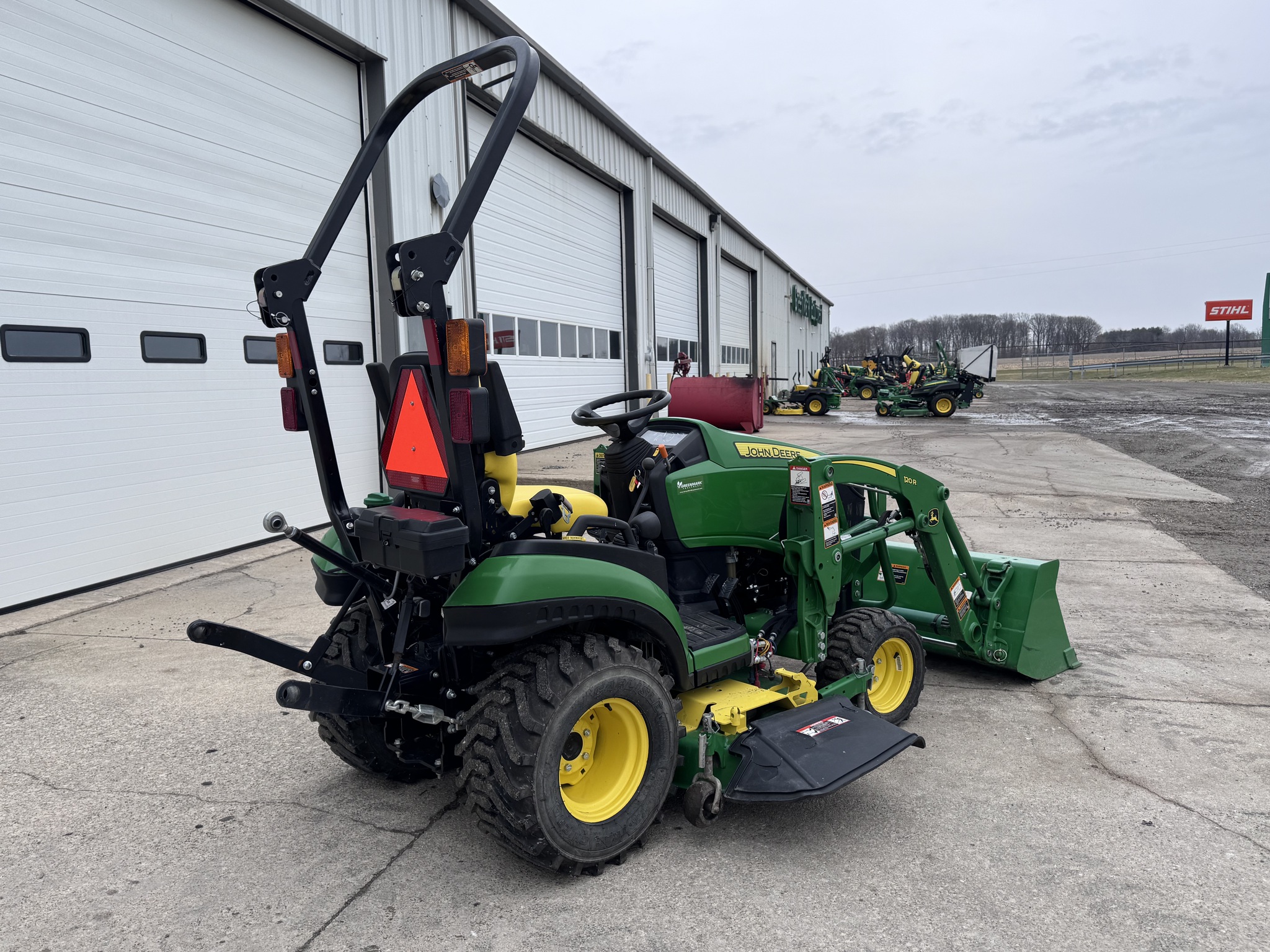 2019 John Deere 1025R Image 7