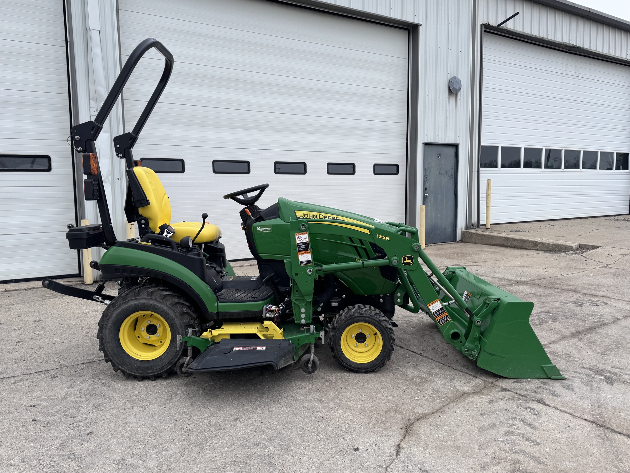 2019 John Deere 1025R Image 8