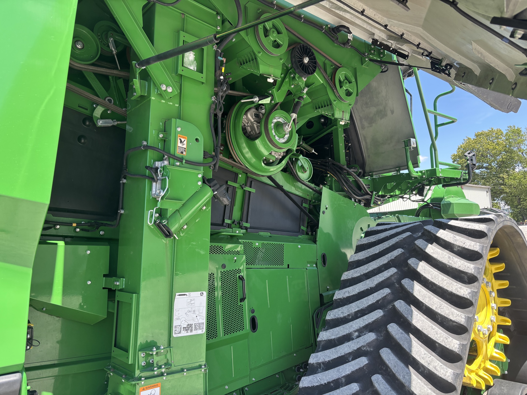  2022 John Deere X9 1000 at Heritage Tractor in Atchison, KS