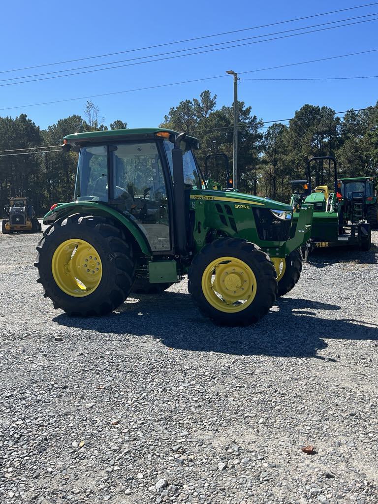 2025 John Deere 5075E Image 1