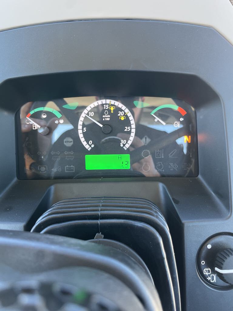 2025 John Deere 5075E Image 3