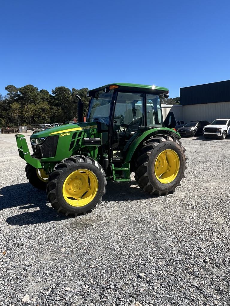 2025 John Deere 5075E Image 6