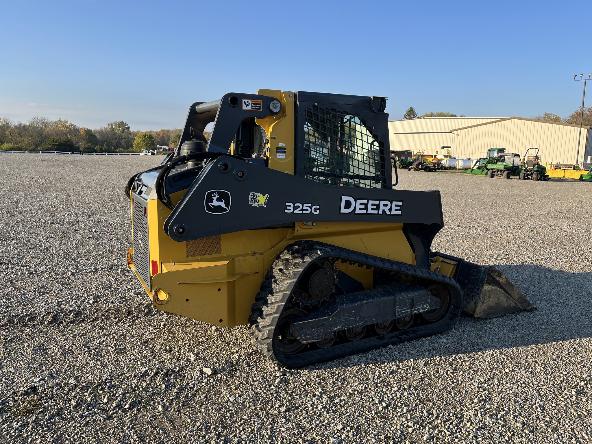 2019 John Deere 325G Image 4