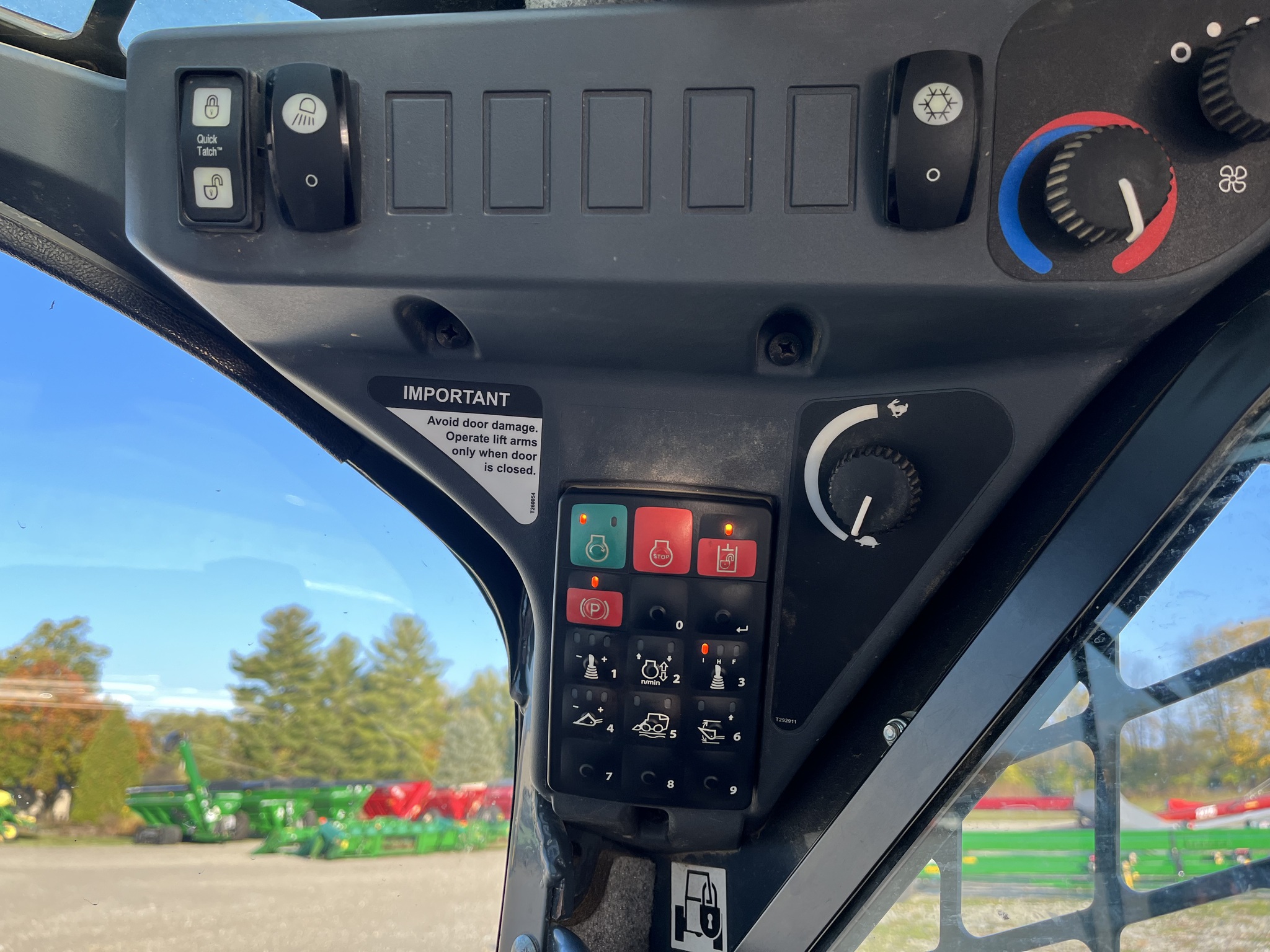 2019 John Deere 325G Image 8