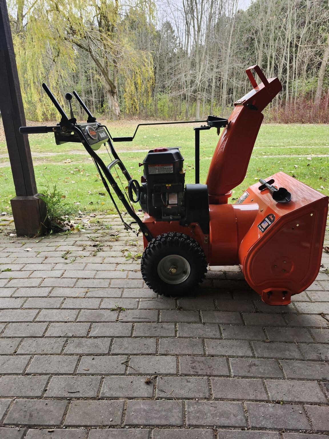 Ariens Deluxe 24 Image 1