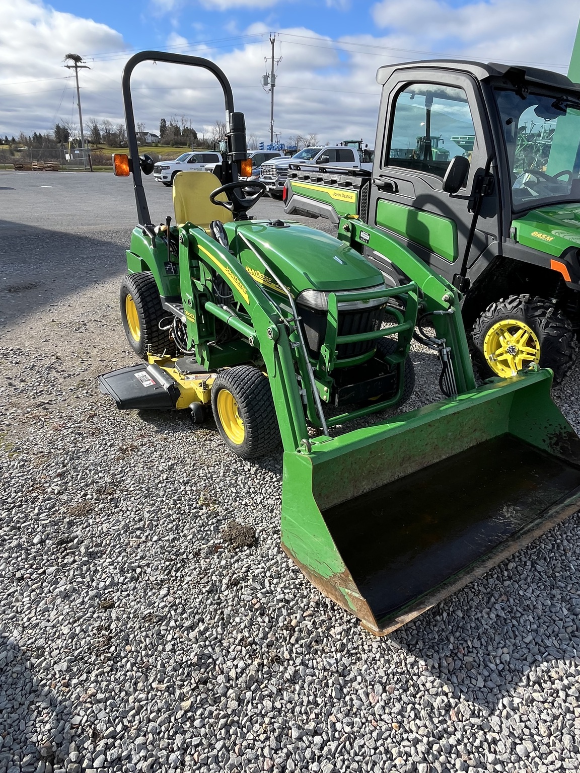 John Deere 2305 Image 5