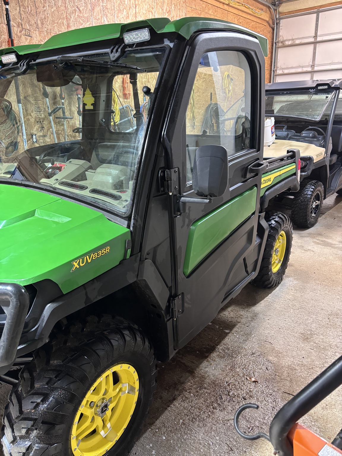 2023 John Deere 835R Image 3