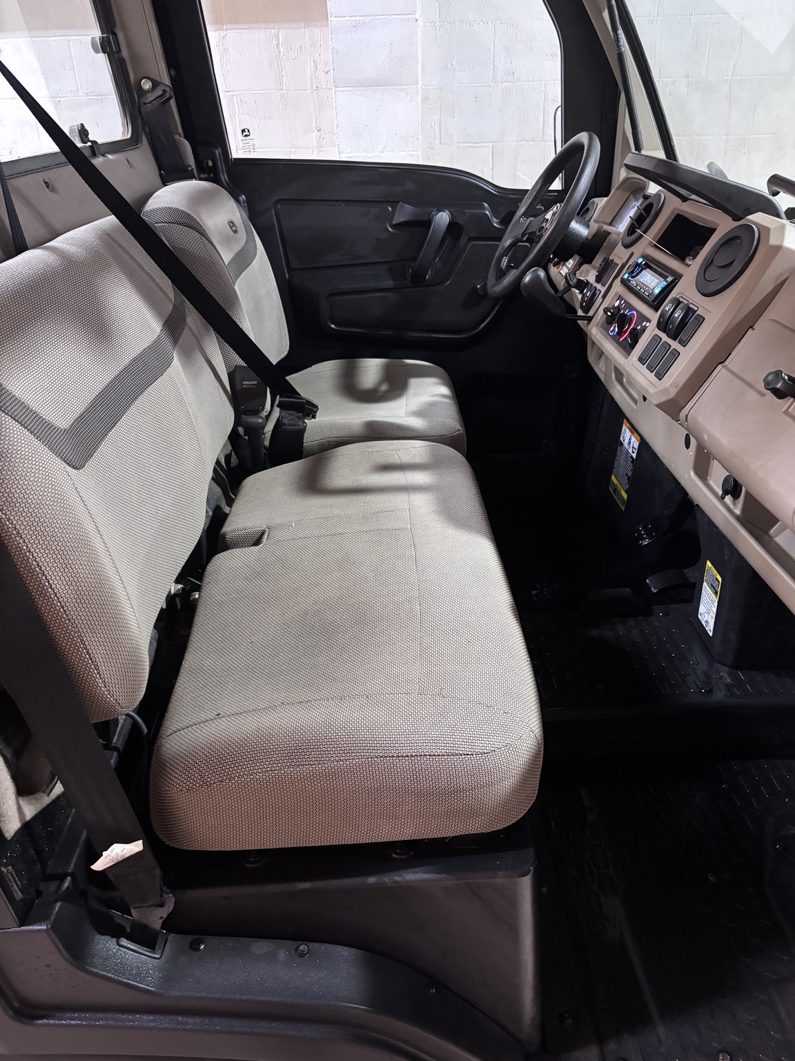 2023 John Deere 835R Image 6